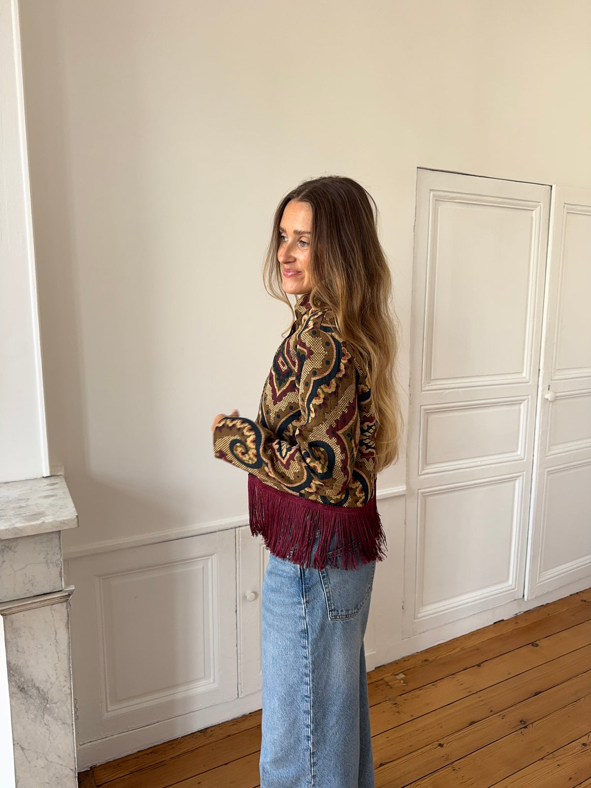 Veste courte upcyclée à motifs et franges