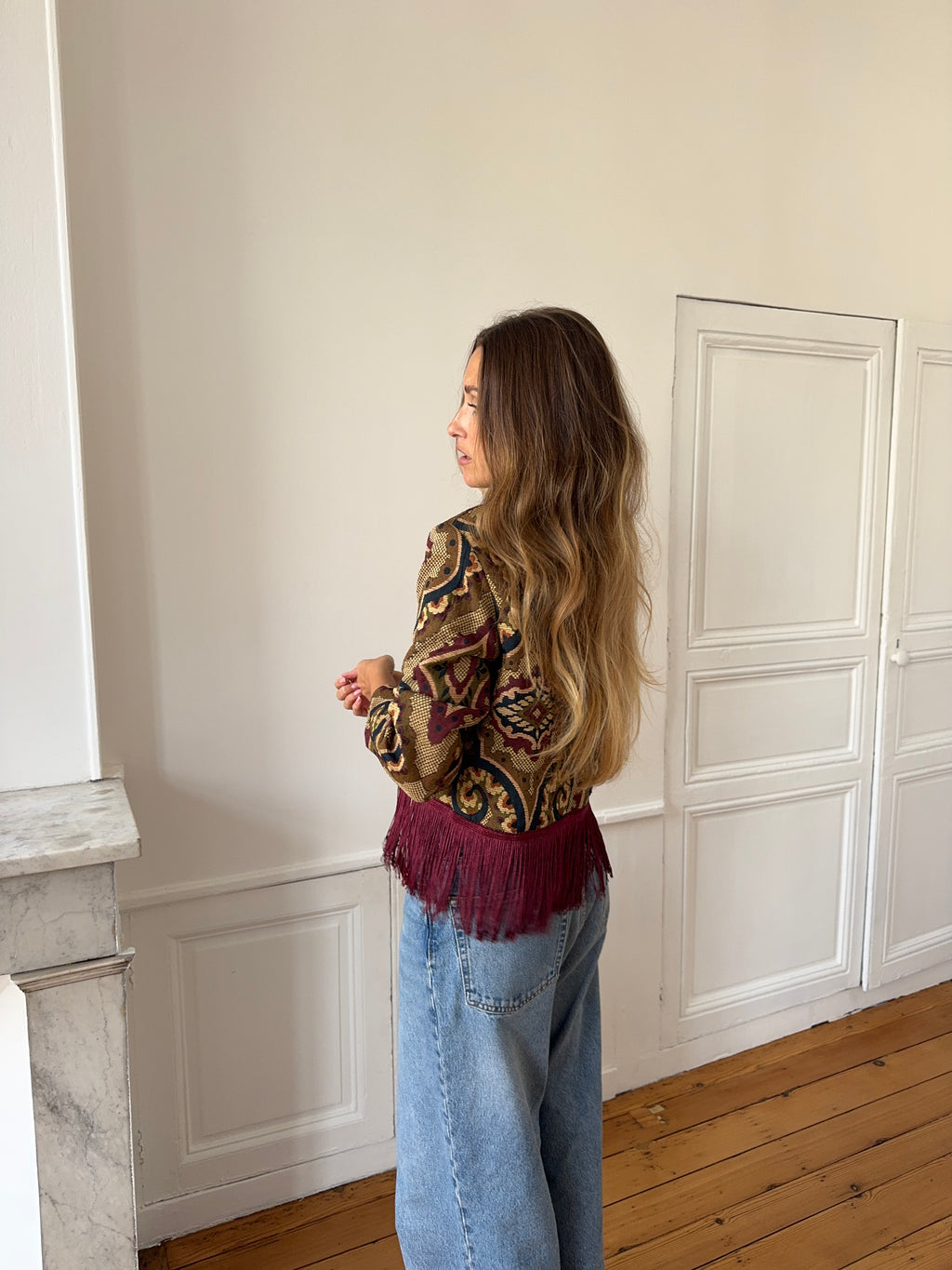 Veste courte upcyclée à motifs et franges