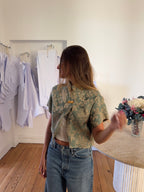 Veste courte à manches courtes upcyclée vert d'eau à motifs vintage