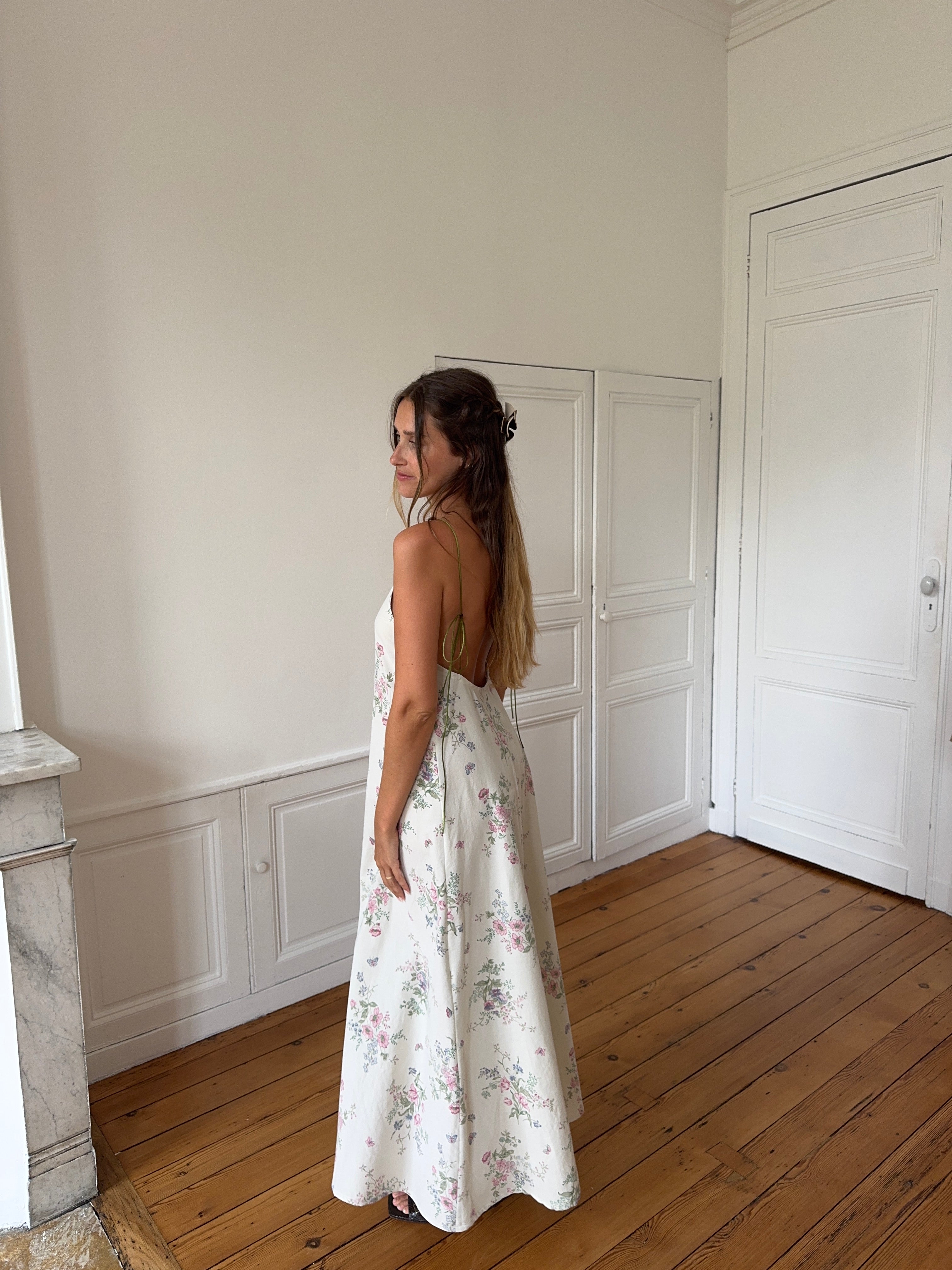 Robe dos nu longue upcyclée crème à motifs