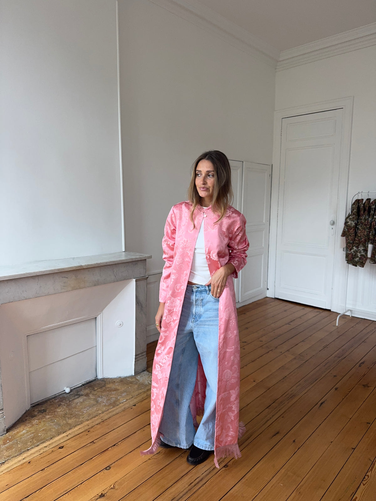 Veste longue upcyclée satinée rose et franges - M/L