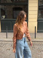 Veste courte upcyclée satinée cuivrée à motifs vintage