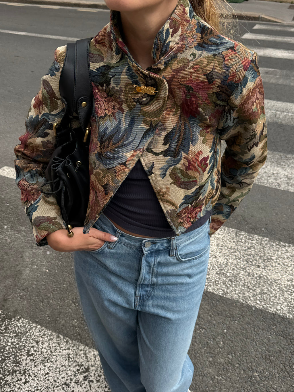 Veste courte upcyclée à motifs vintage