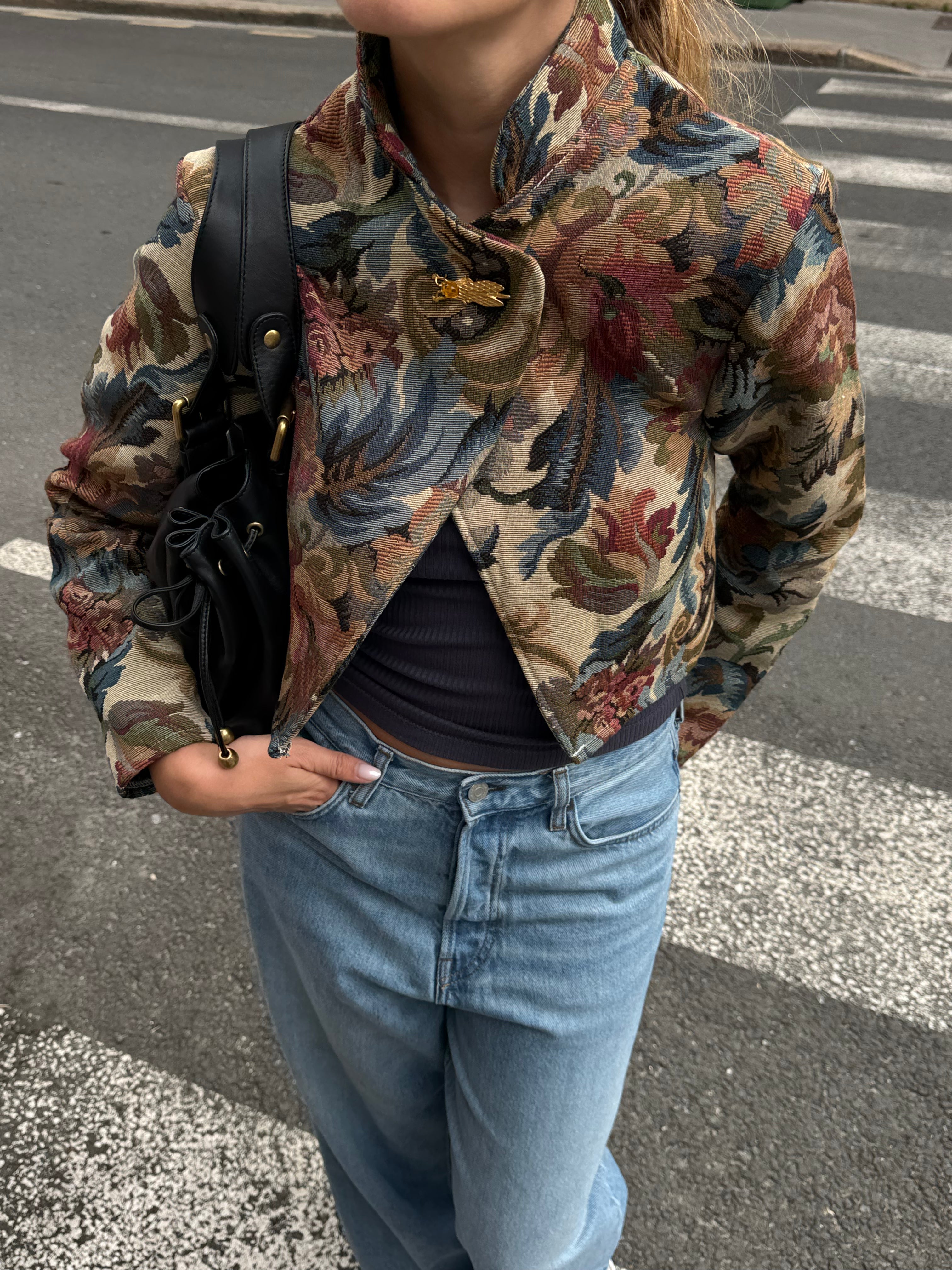 Veste courte upcyclée à motifs vintage