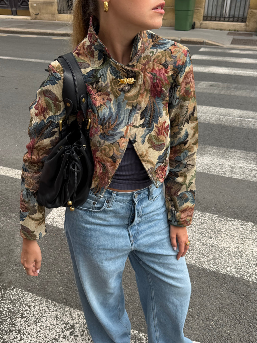 Veste courte upcyclée à motifs vintage