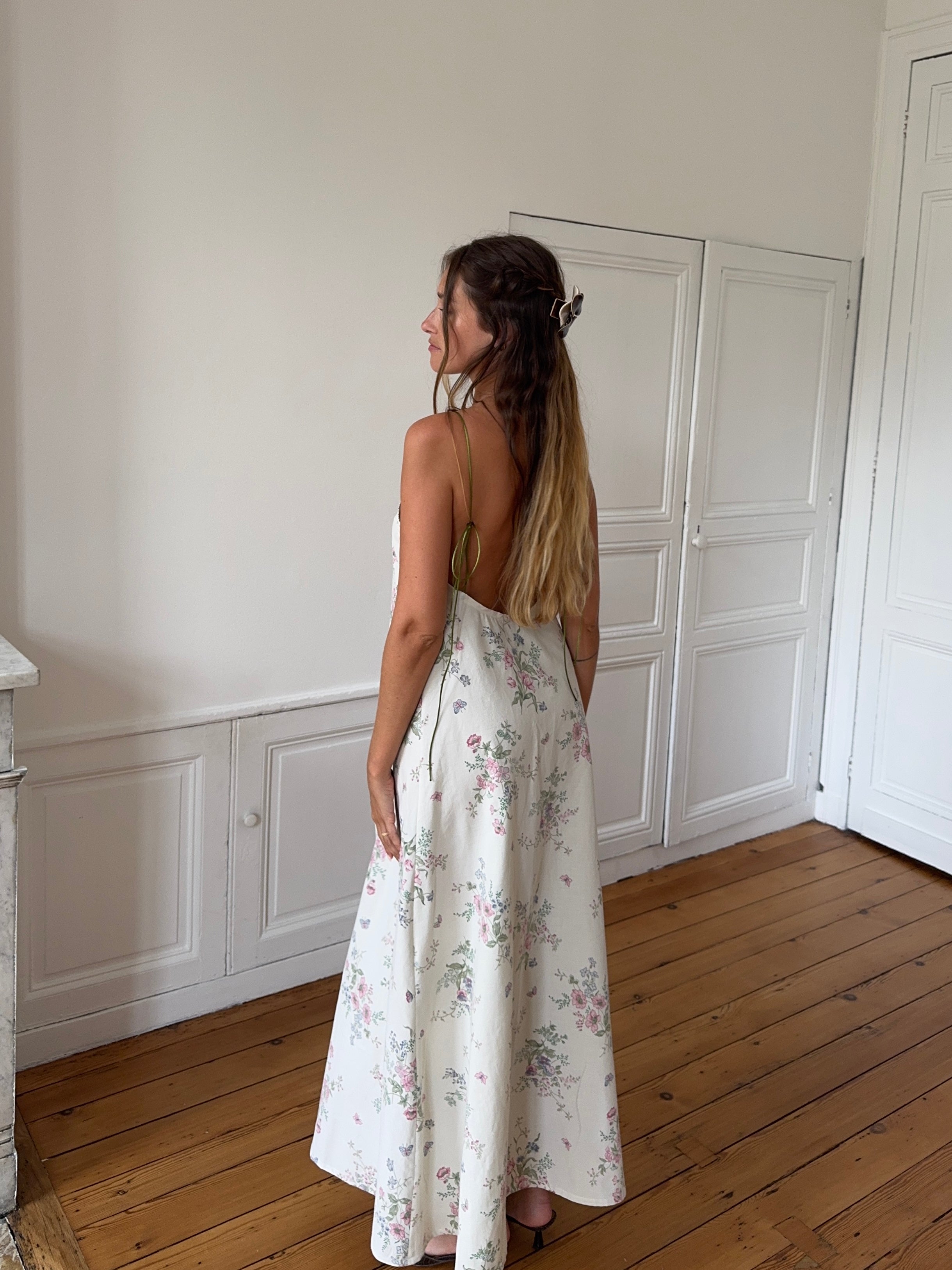 Robe dos nu longue upcyclée crème à motifs