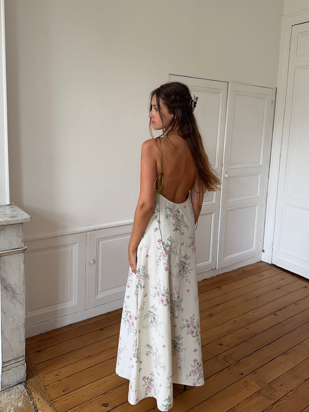 Robe dos nu longue upcyclée crème à motifs