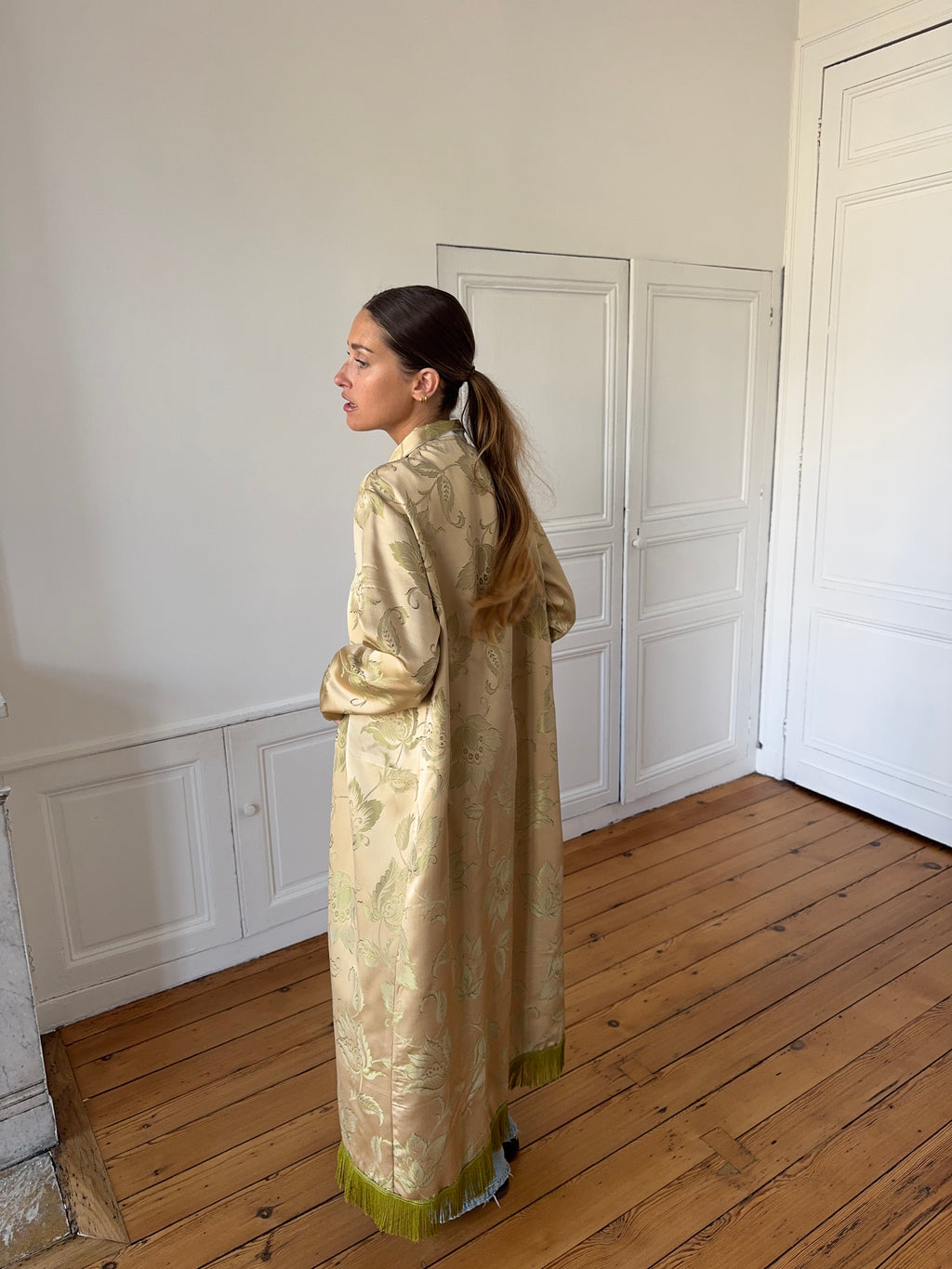 Veste longue upcyclée satinée dorée et franges - M/L