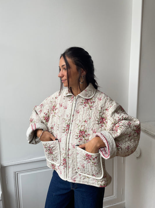 Veste upcyclée matelassée crème à fleurs