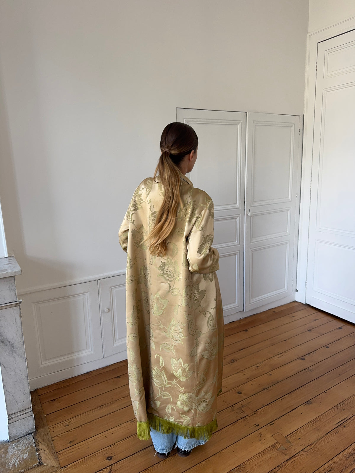 Veste longue upcyclée satinée dorée et franges - M/L
