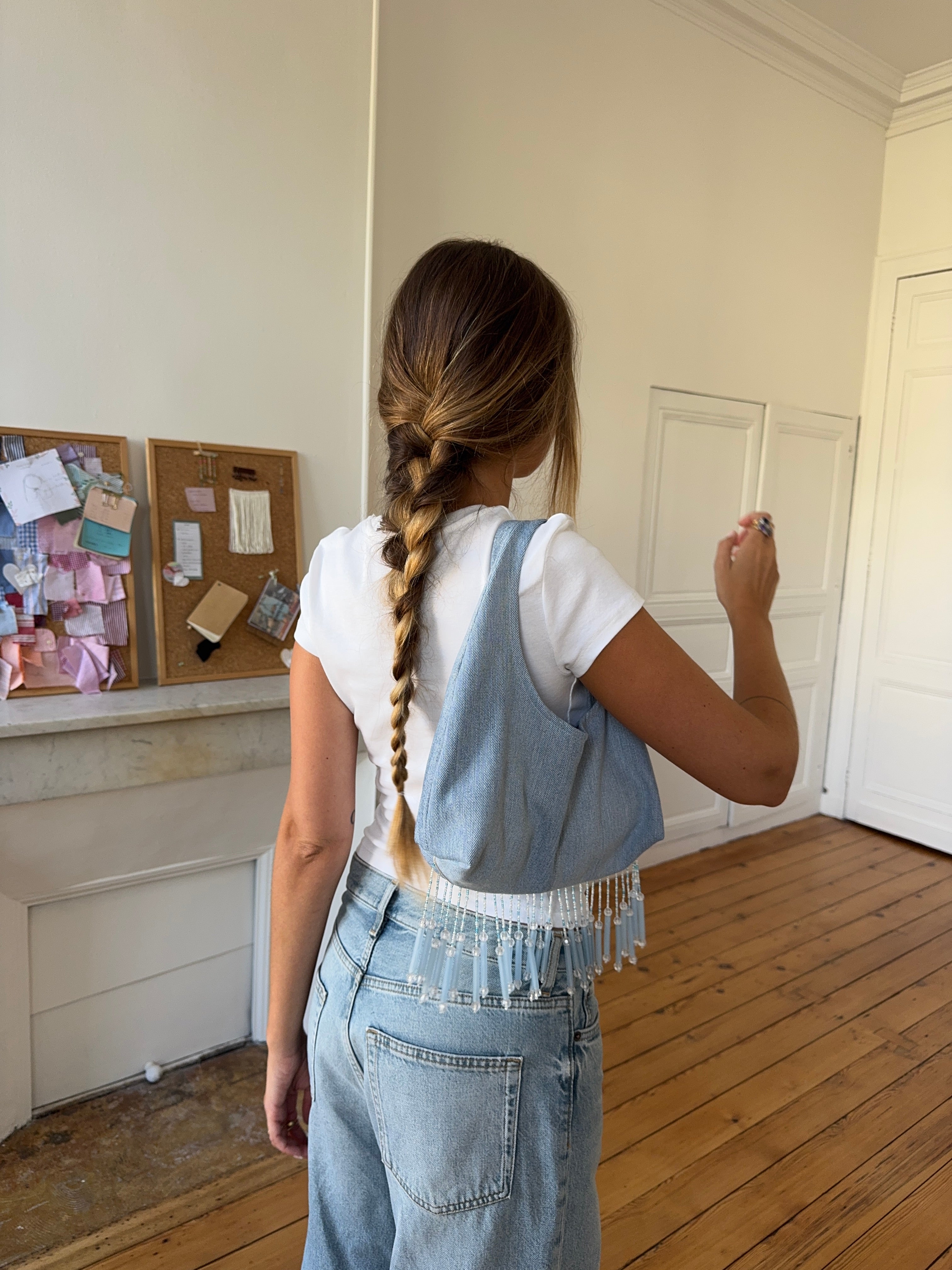 Sac upcyclé denim clair et perles