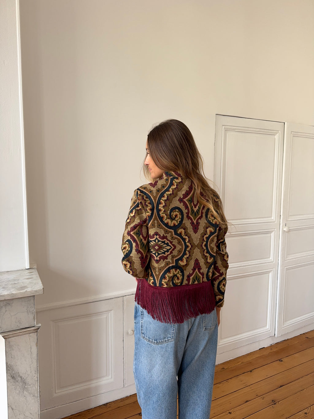 Veste courte upcyclée à motifs et franges