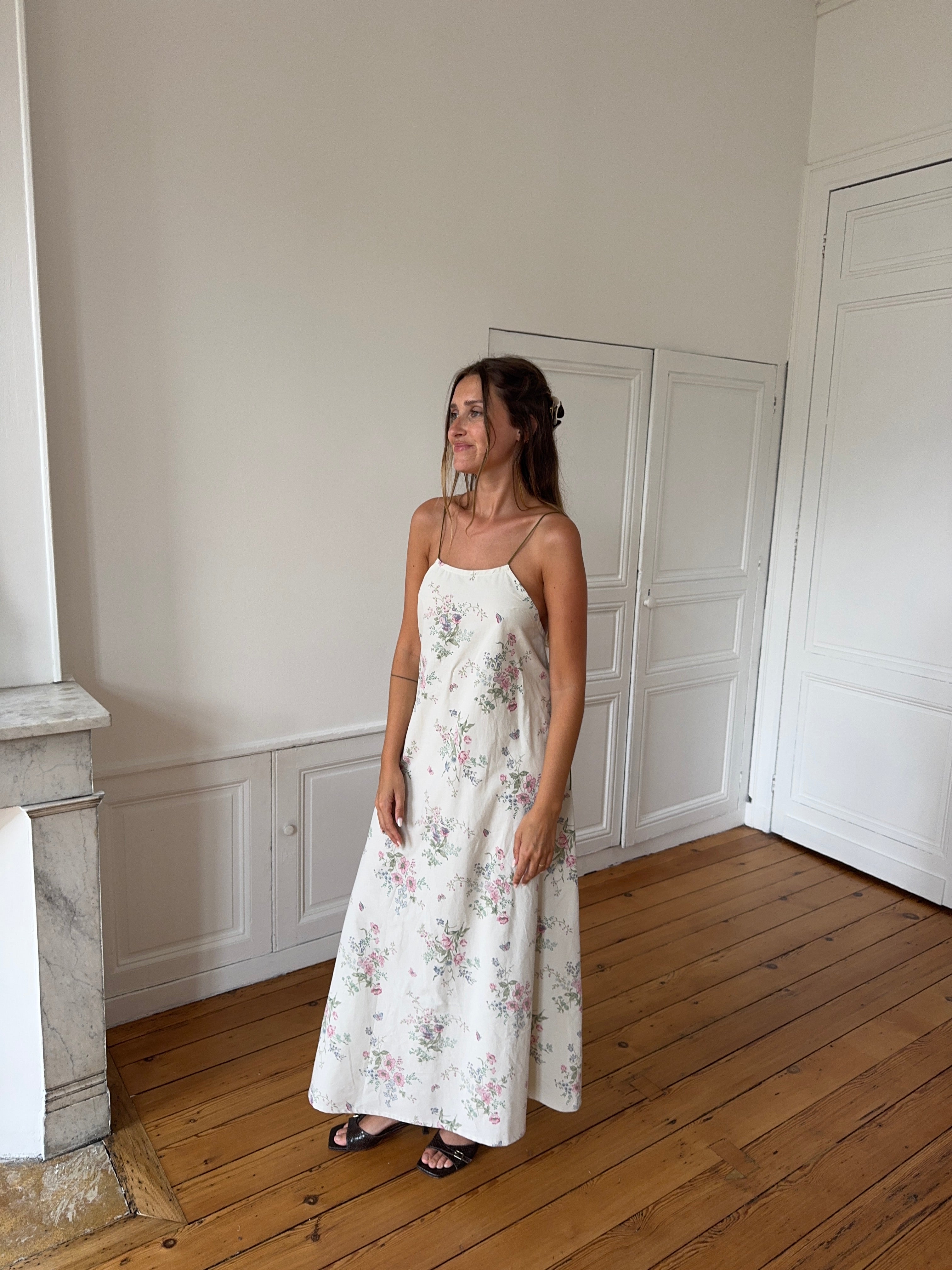 Robe dos nu longue upcyclée crème à motifs