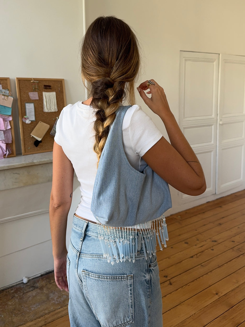Sac upcyclé denim clair et perles