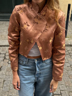 Veste courte upcyclée satinée cuivrée à motifs vintage