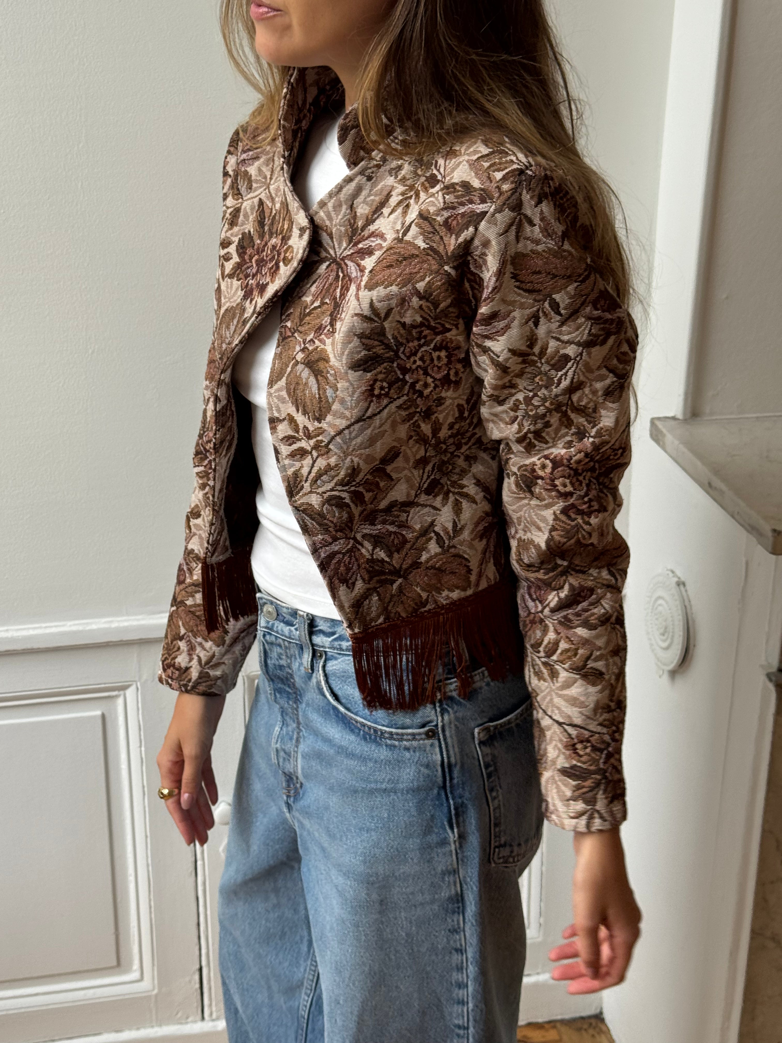 Veste courte upcyclée à motifs et franges