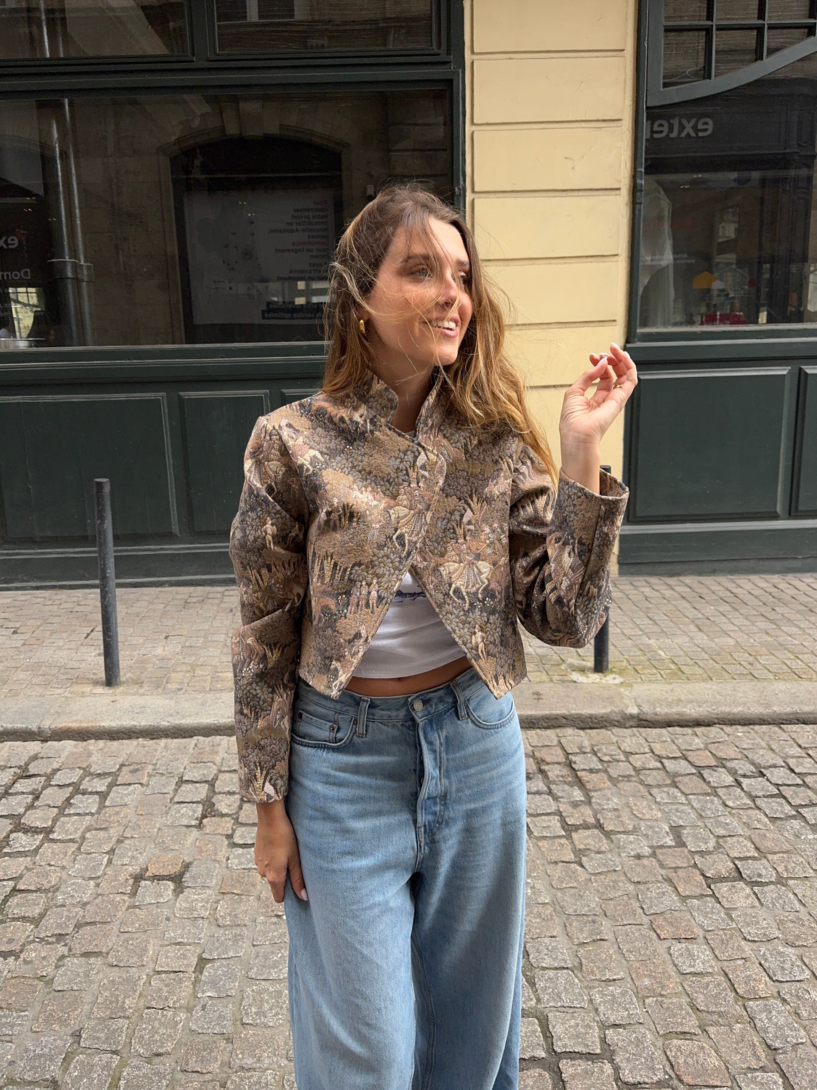 Veste courte upcyclée à motifs vintage