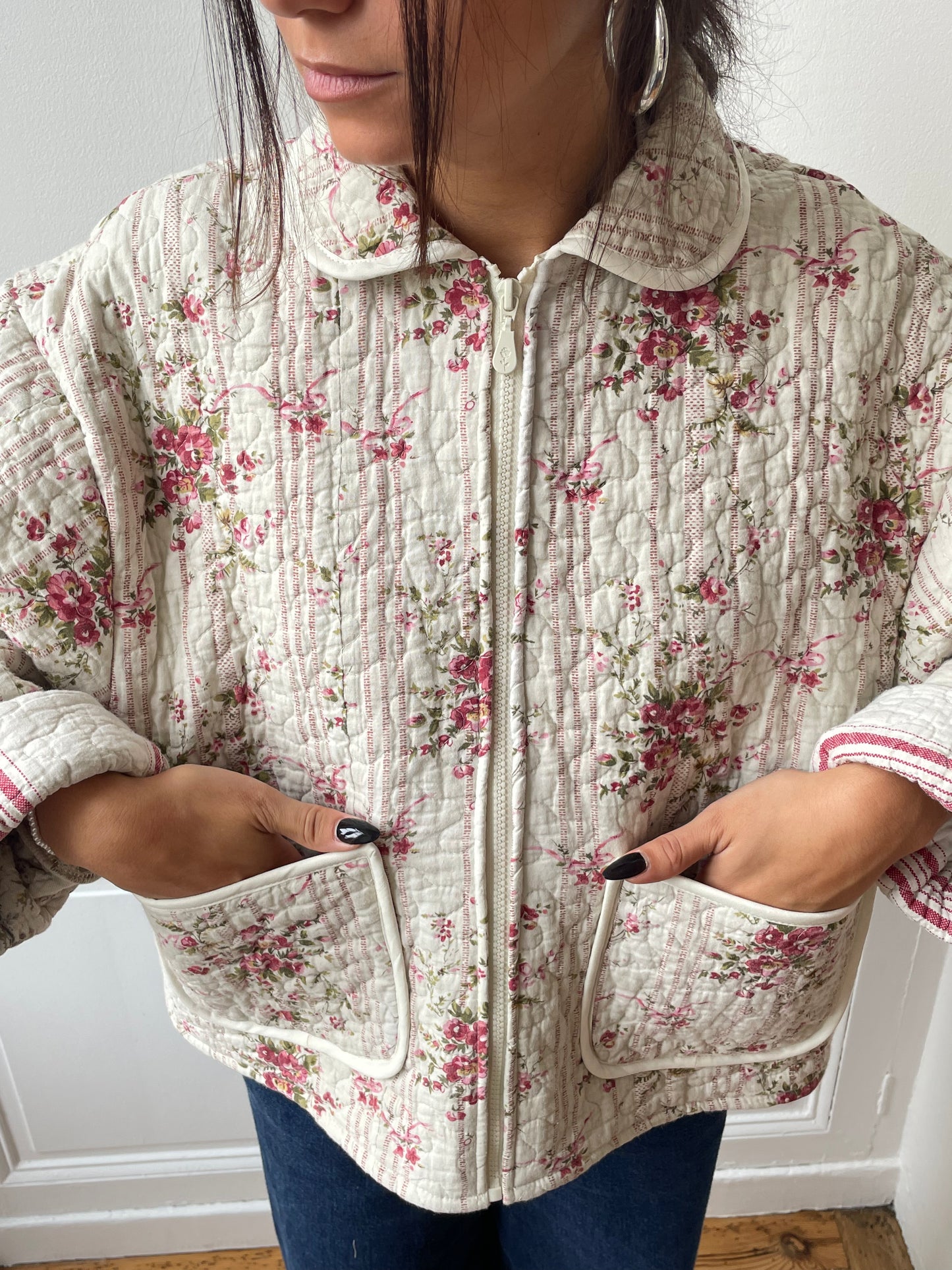 Veste upcyclée matelassée crème à fleurs
