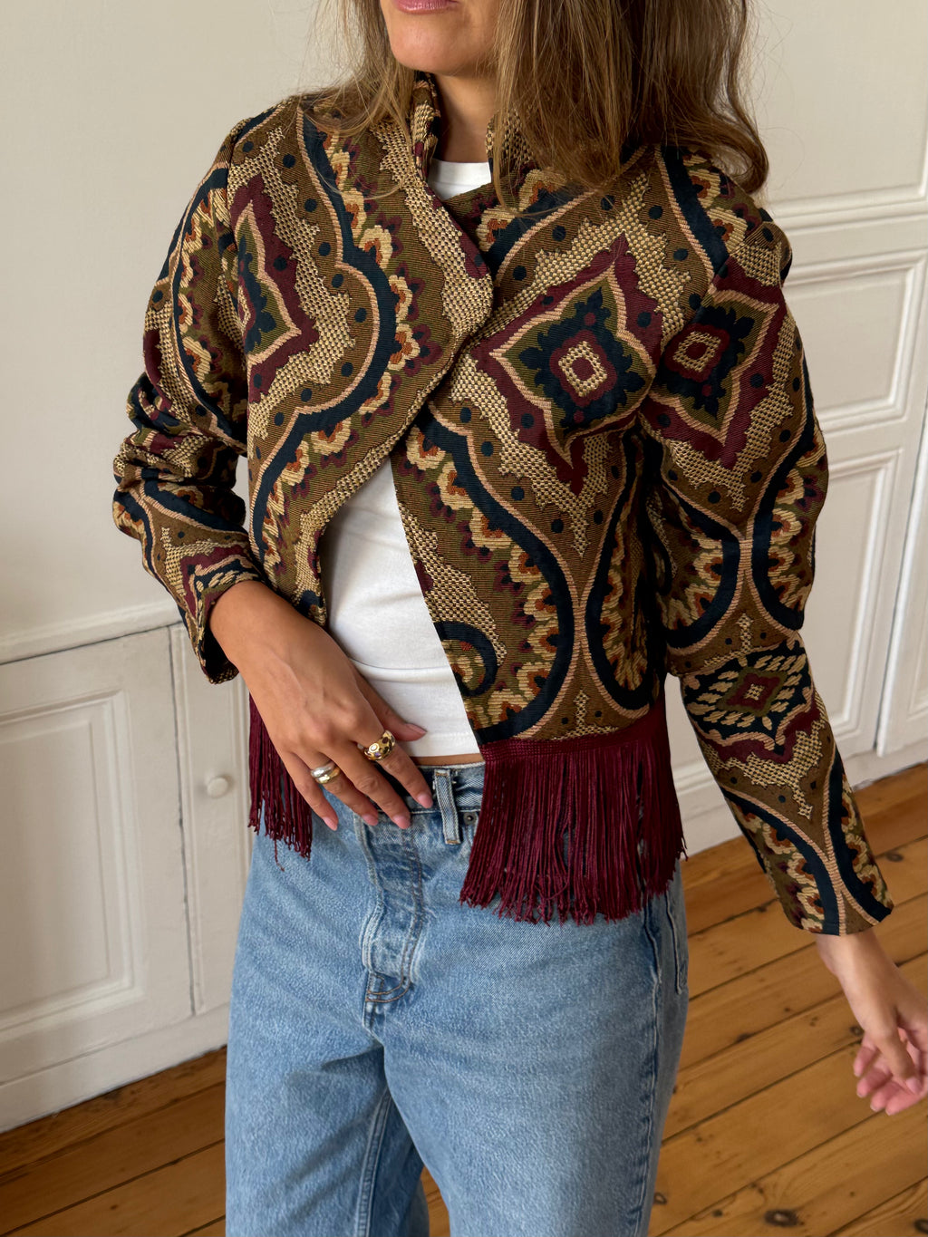 Veste courte upcyclée à motifs et franges