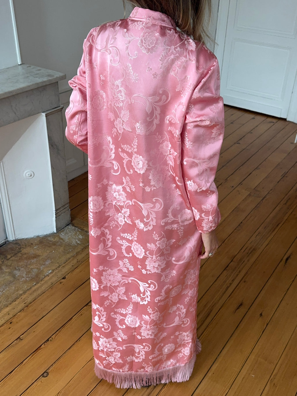 Veste longue upcyclée satinée rose et franges - M/L
