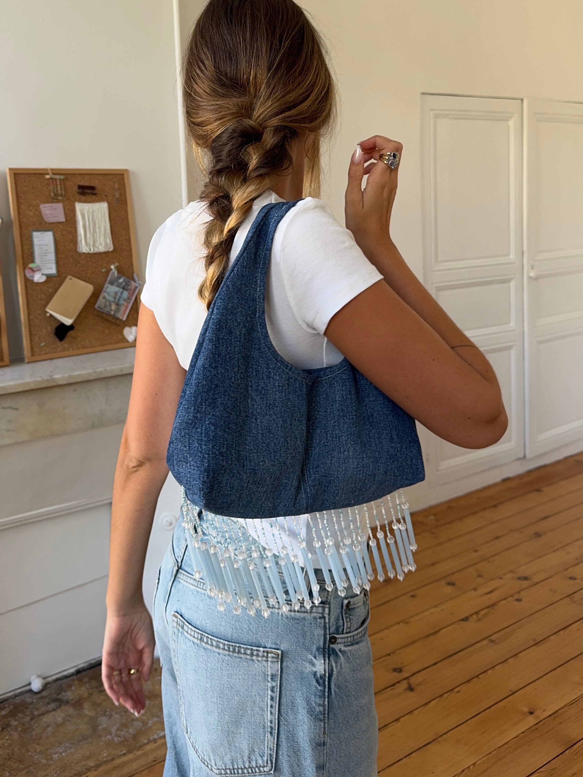 Sac upcyclé denim brut et perles