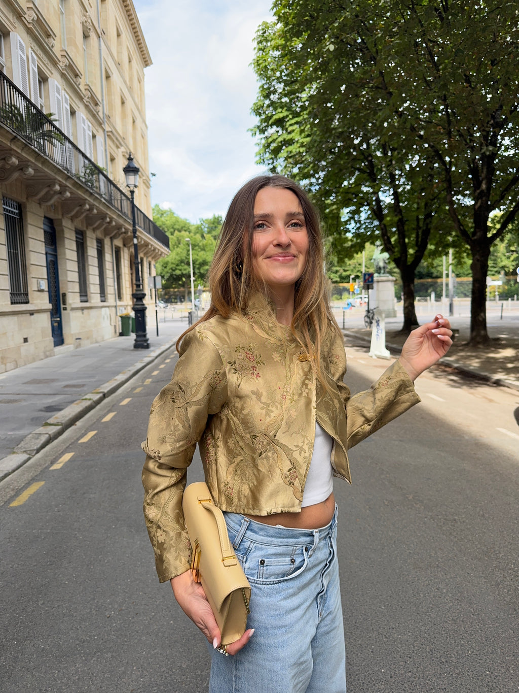 Veste courte upcyclée satinée dorée à motifs vintage
