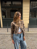 Veste courte upcyclée à motifs vintage