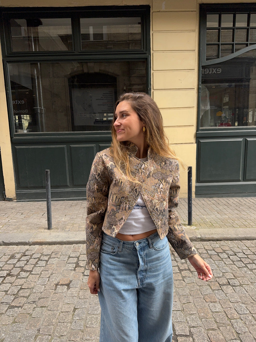 Veste courte upcyclée à motifs vintage