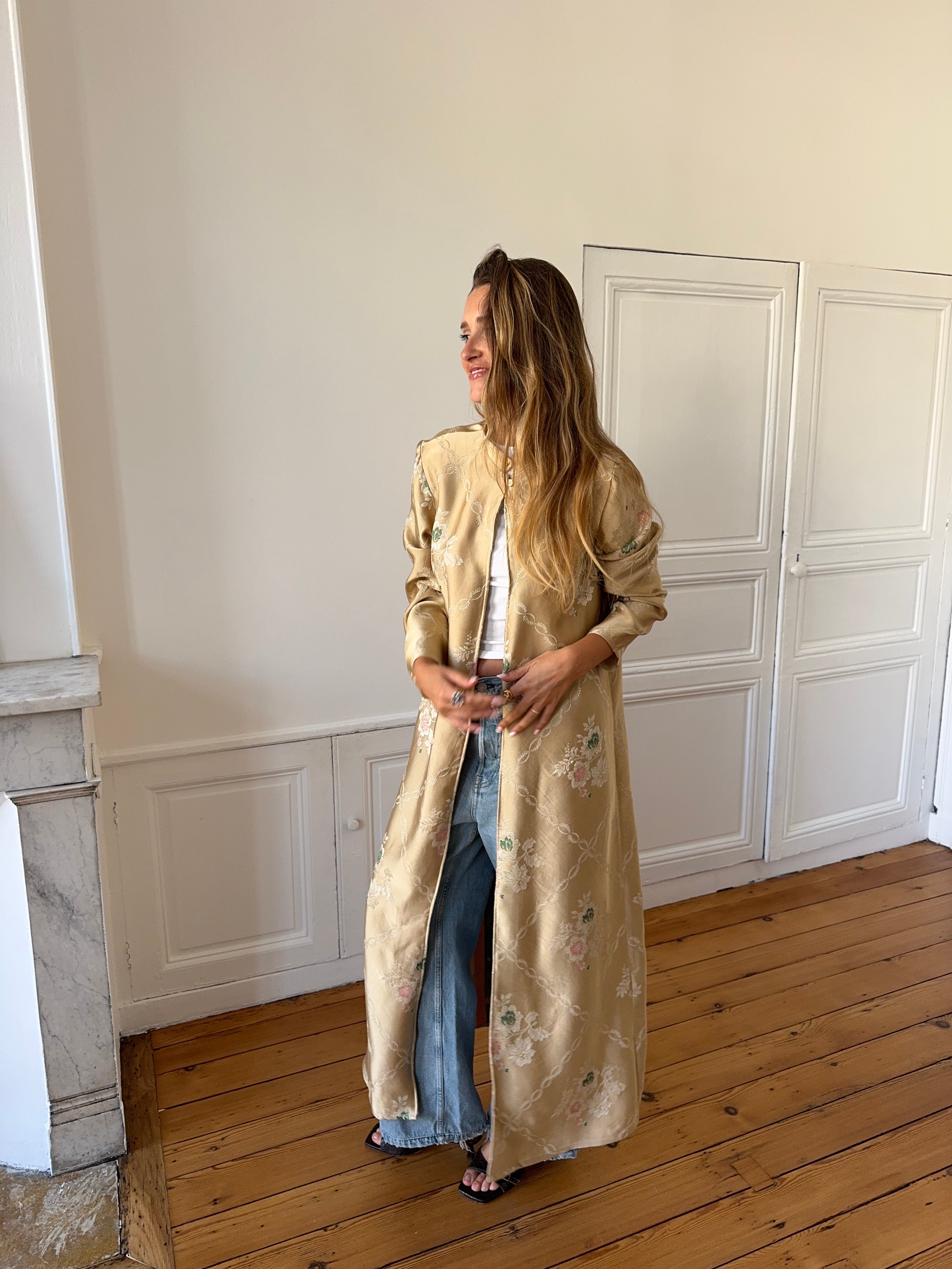 Veste longue upcyclée satinée dorée - M