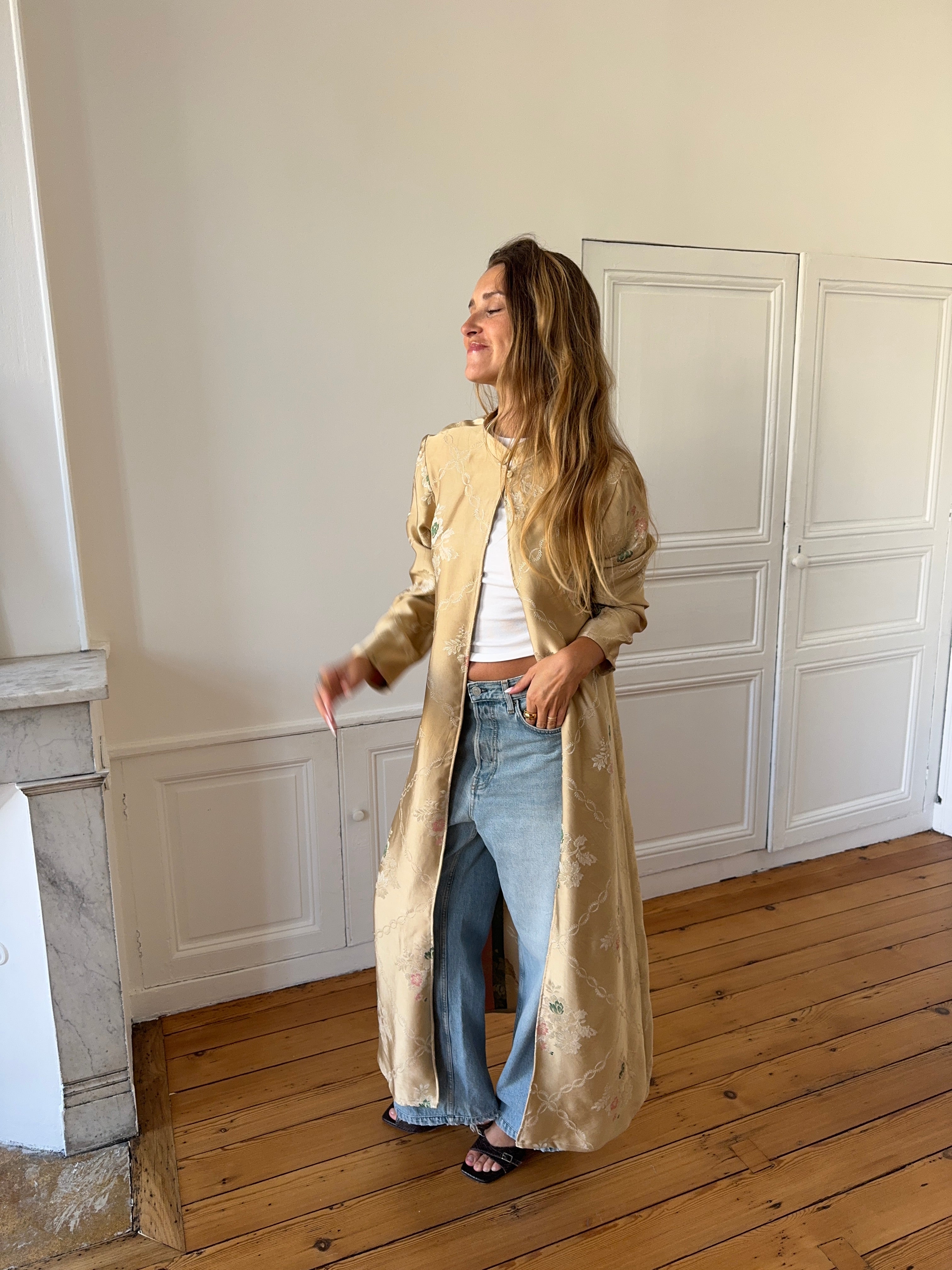Veste longue upcyclée satinée dorée - M