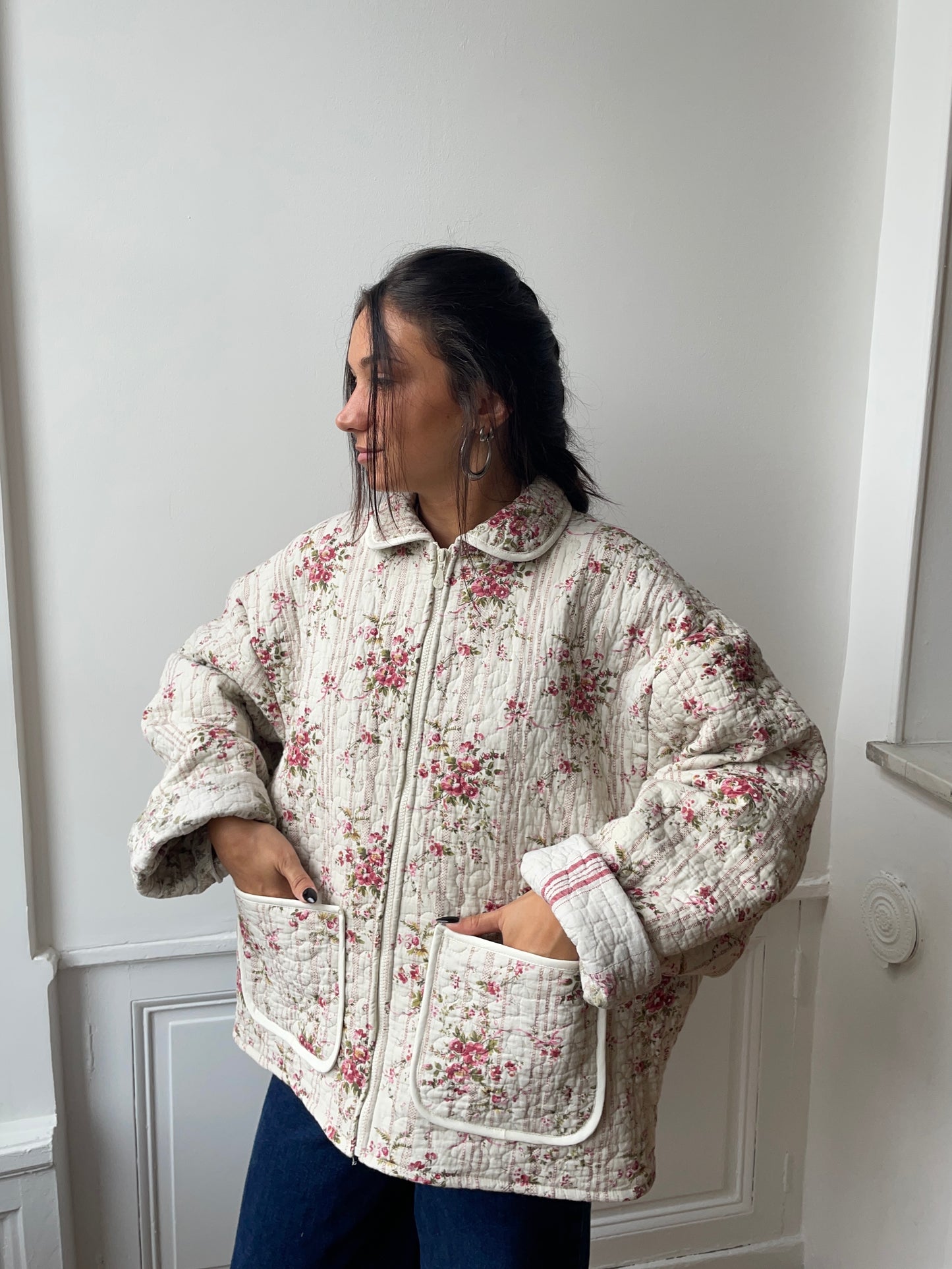 Veste upcyclée matelassée crème à fleurs
