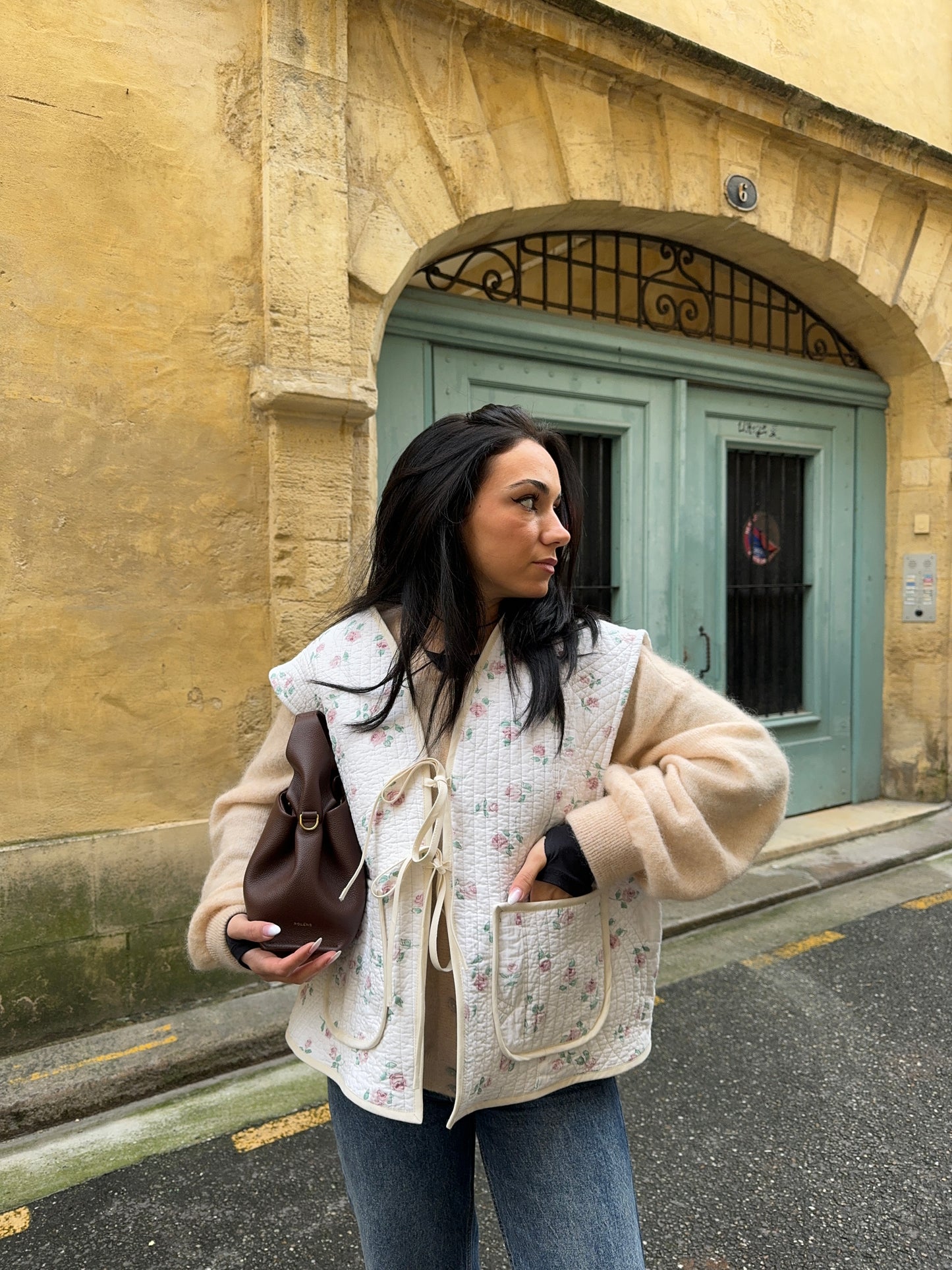 Veste sans manches upcyclée matelassée blanche à fleurs